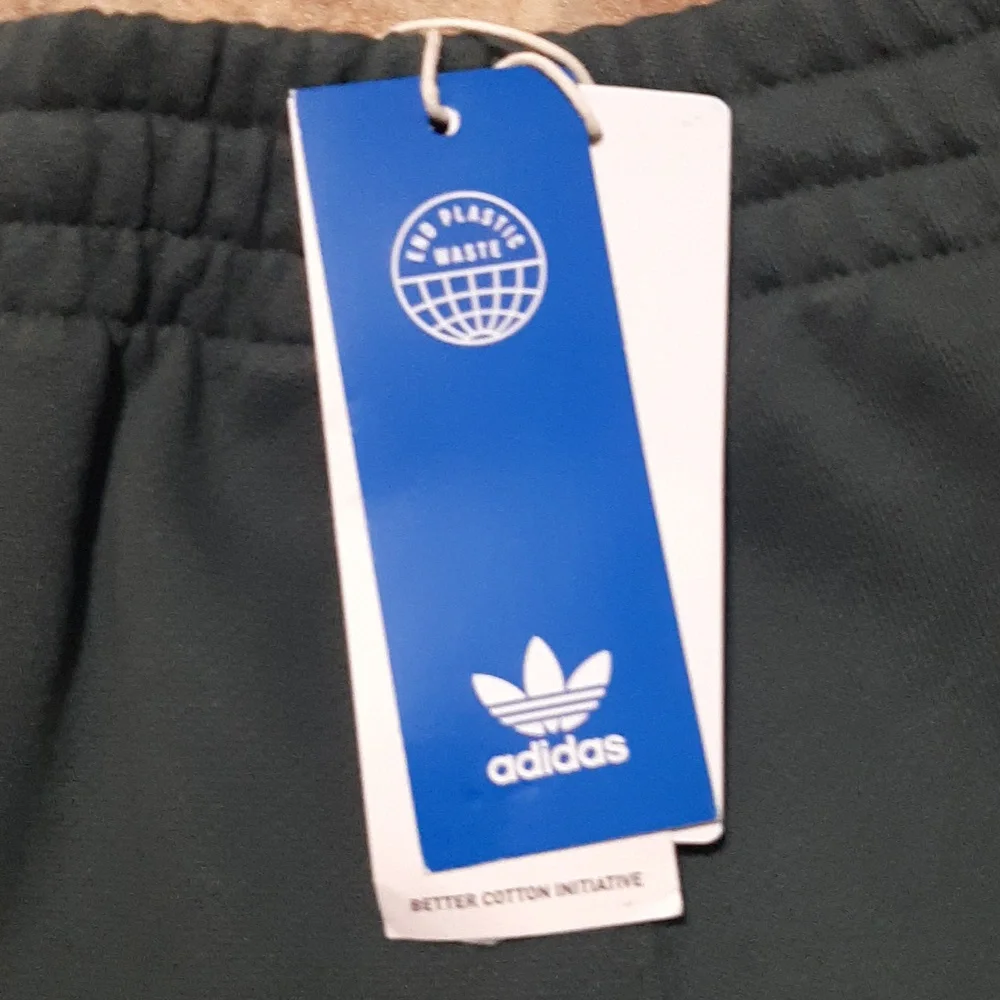 New. Men's Adidas Originals Rekive Graphic Joggers. Size Large. - Picture 8 of 9